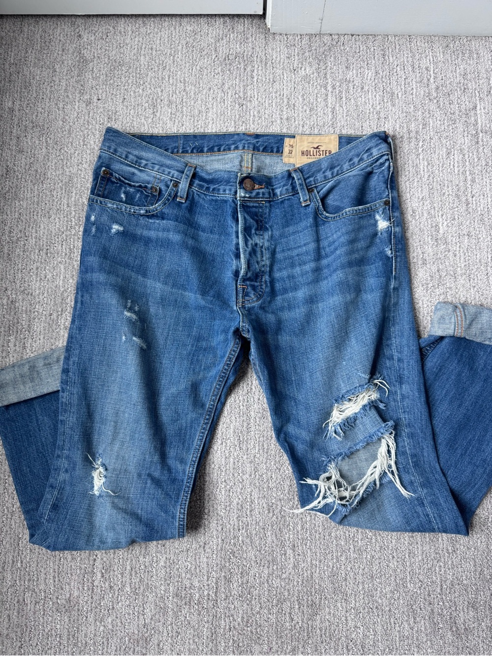 Hollister Men's Blue Slim Straight Distressed Jeans